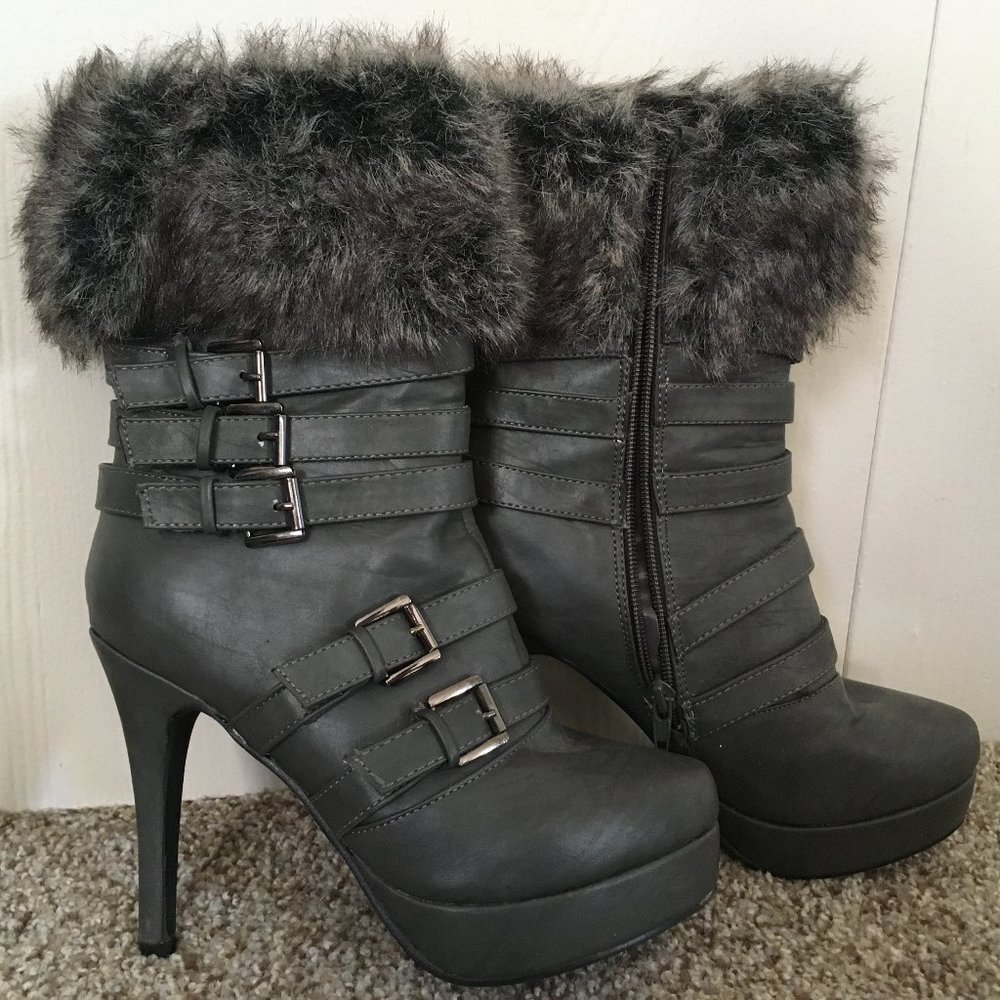 gray ankle boots with fur trim (size 6.5)